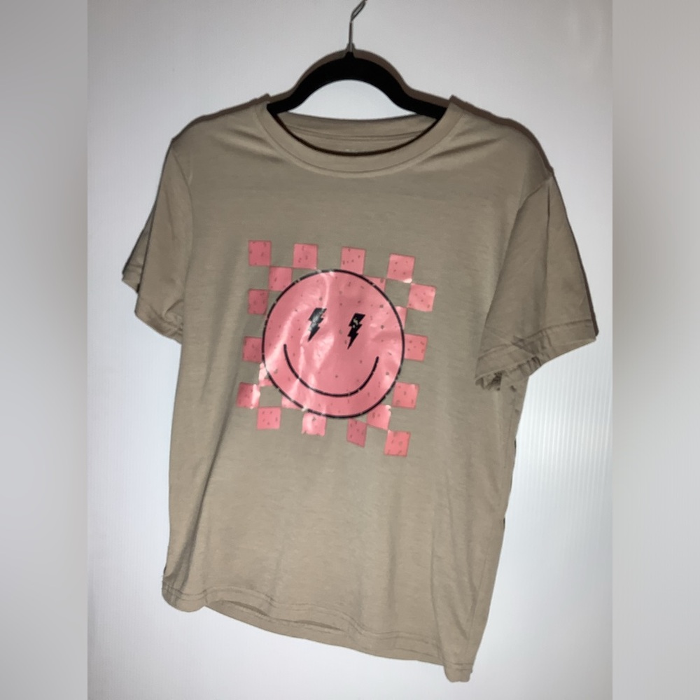 Tan T-Shirt with Pink Smiley Face Design size small